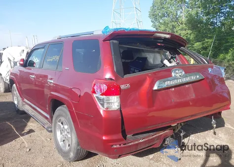 2011 Toyota 4Runner Sr5 V6 z USA, uszkodzony, nr VIN JTEBU5JR1B5053119
